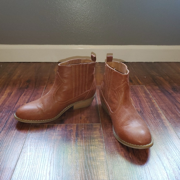 Universal Thread faux leather ankle boots - Picture 7 of 7